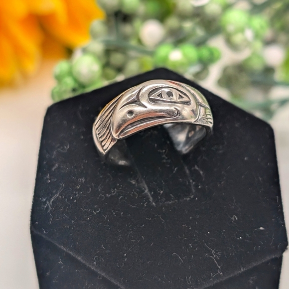 🦅First Nation carved diamond eye eagle band ring. - Picture 2 of 5